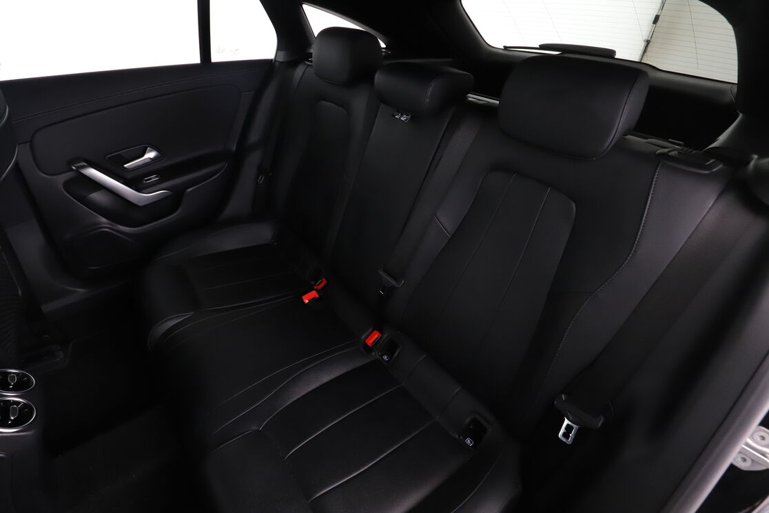 Intérieur sièges arrière depuis le côté conducteur
