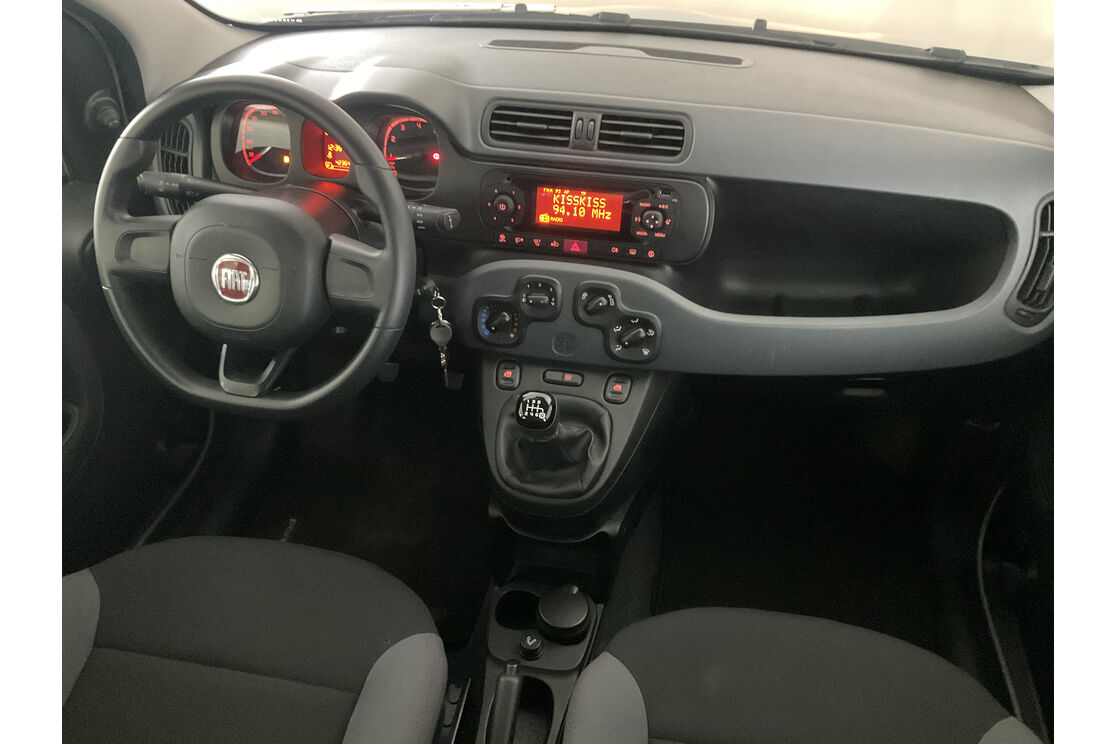 Interno lato guidatore, dal sedile posteriore