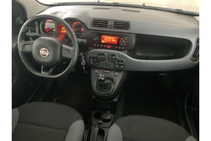 Interno lato guidatore, dal sedile posteriore