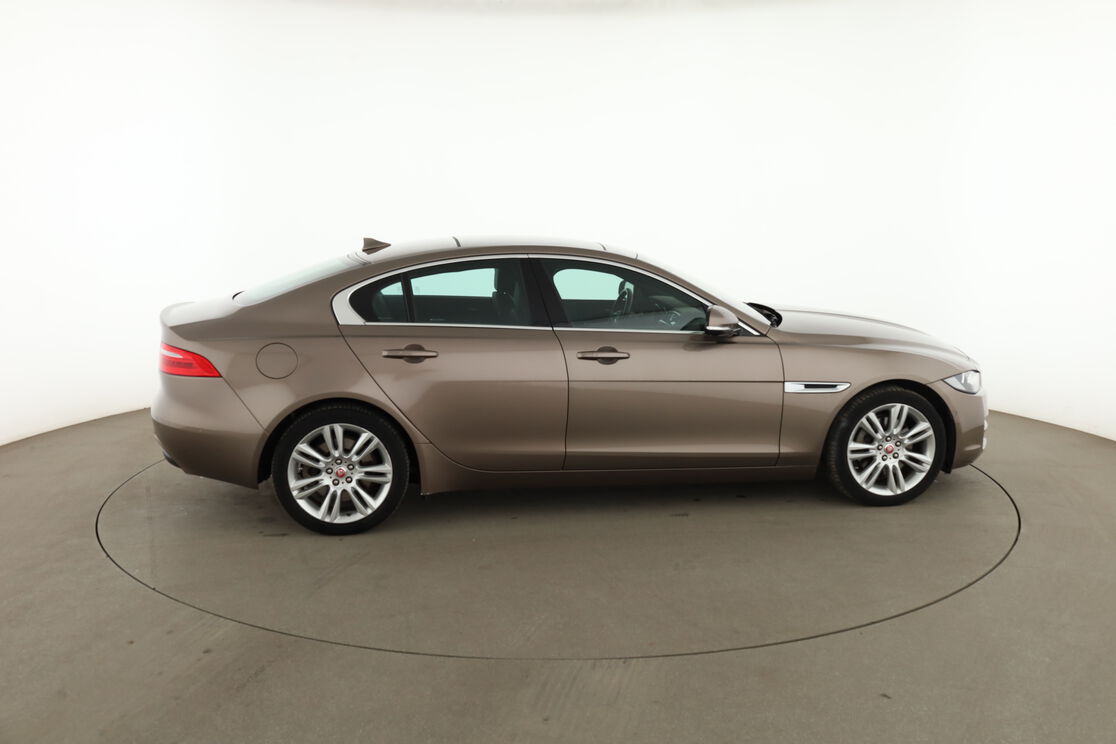 Extérieur côté droit