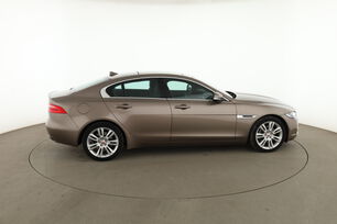 Extérieur côté droit