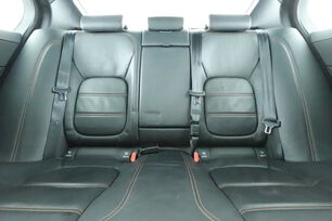 Intérieur côté conducteur depuis le siège arrière