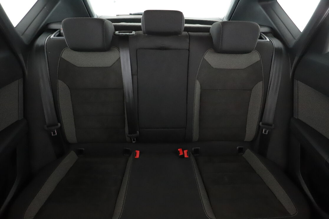Intérieur sièges arrière depuis le côté conducteur