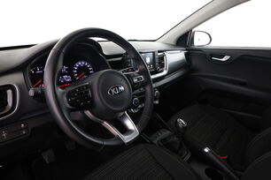 Interior frontal de la cabina desde el asiento trasero