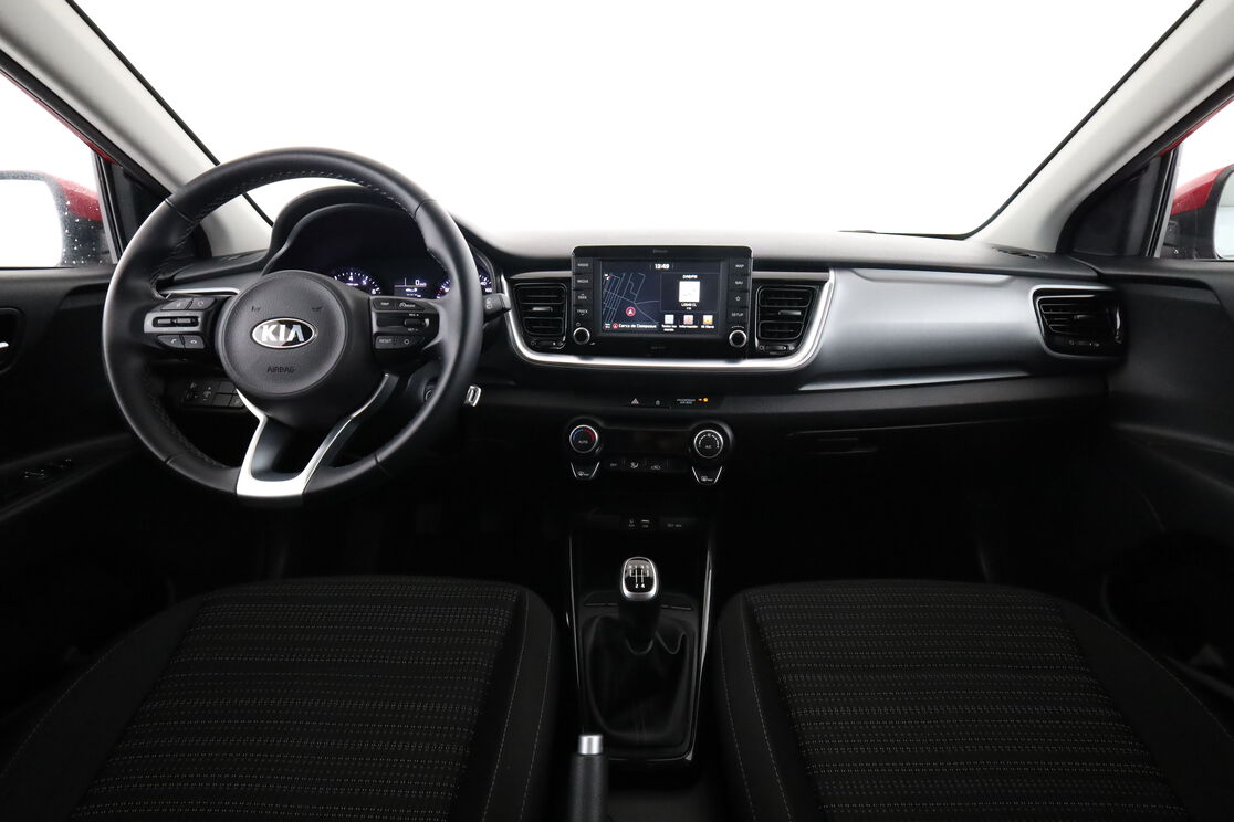 Interior lado del conductor desde el asiento trasero