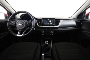 Interior lado del conductor desde el asiento trasero