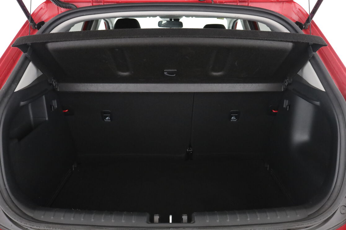 carDetails.imgAlt.interior.9