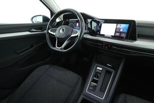 Innenraum der Fahrerseite vom Rücksitz