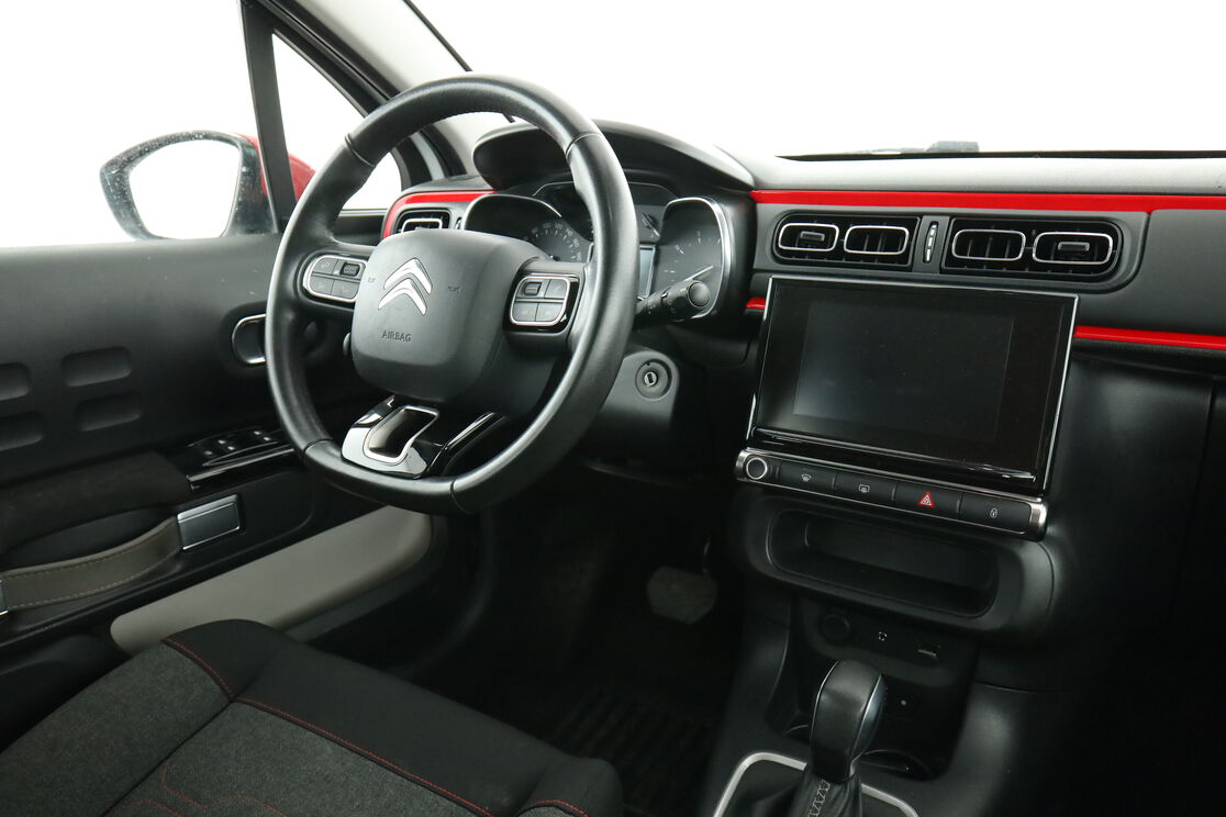 Intérieur côté conducteur depuis le siège arrière
