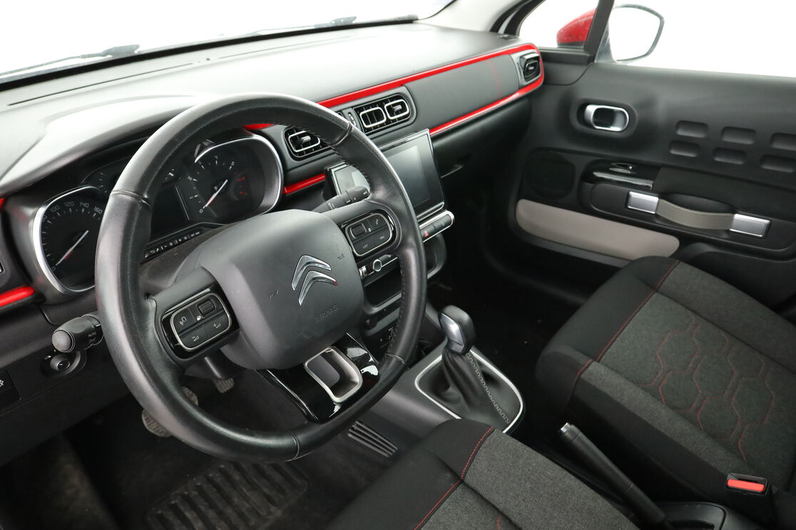 Intérieur côté conducteur 2