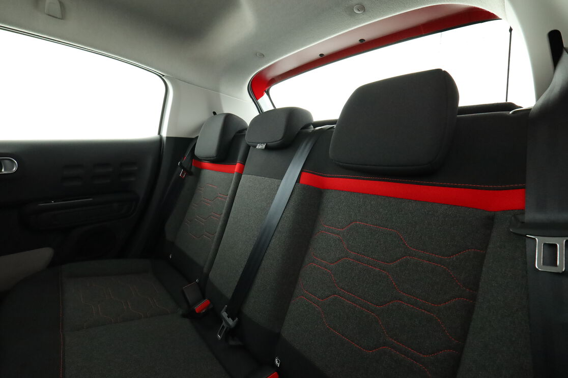 Intérieur sièges arrière depuis le côté conducteur