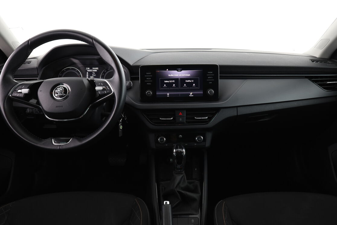 Intérieur avant de l'habitacle depuis le siège arrière