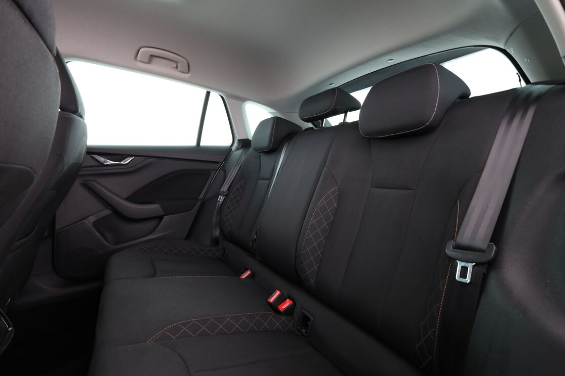 Intérieur sièges arrière depuis le côté conducteur