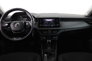 Intérieur avant de l'habitacle depuis le siège arrière