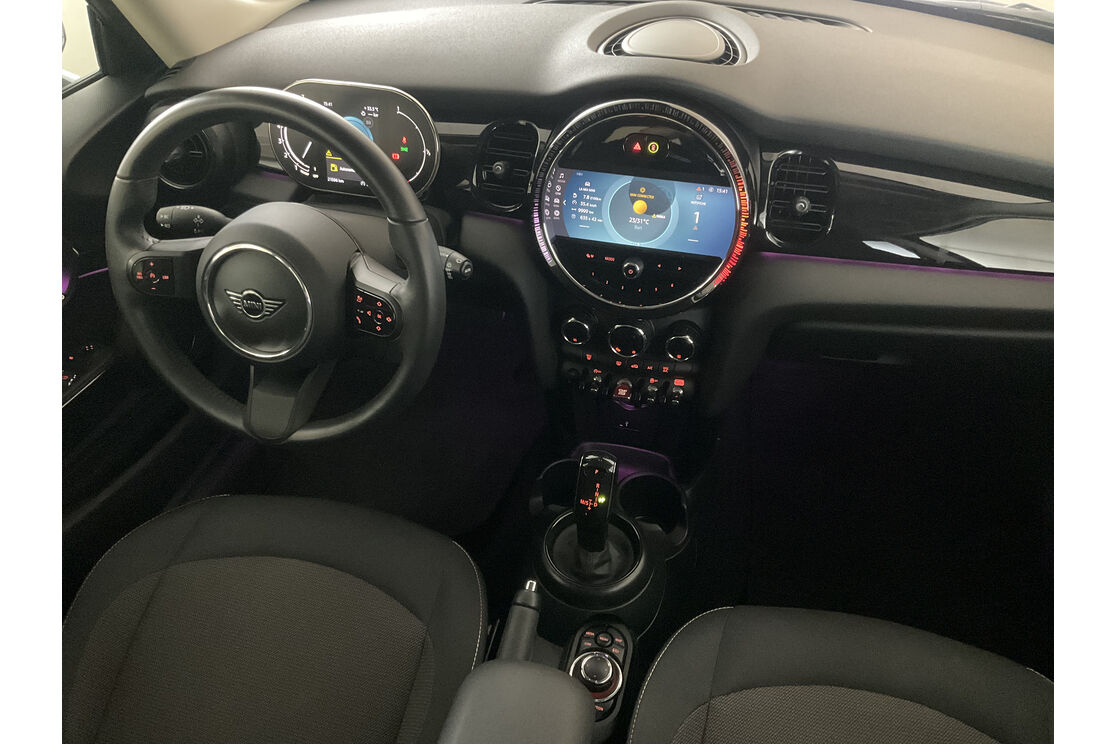 Interno lato guidatore, dal sedile posteriore