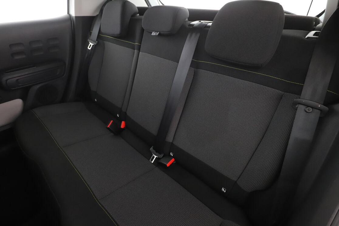Intérieur sièges arrière depuis le côté conducteur