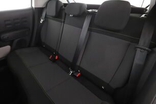 Intérieur sièges arrière depuis le côté conducteur