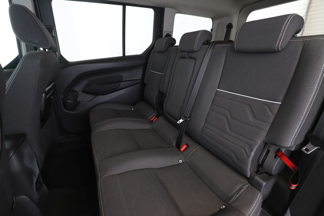 Intérieur sièges arrière depuis le côté conducteur
