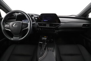 Främre interiör sett från baksätet