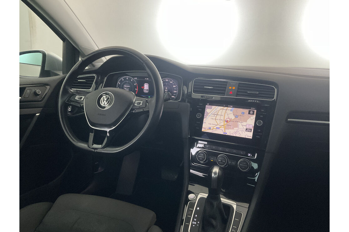 Interno lato guidatore, dal sedile posteriore