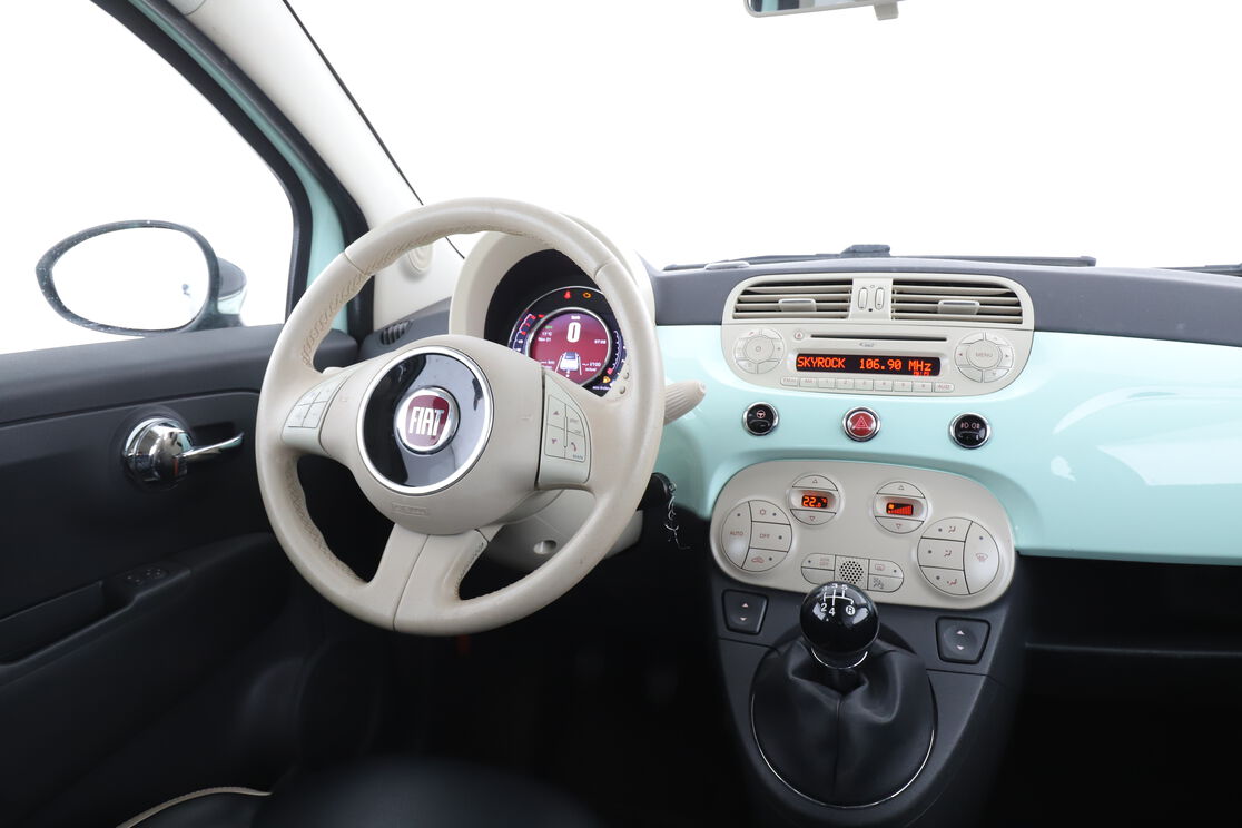 Intérieur côté conducteur depuis le siège arrière