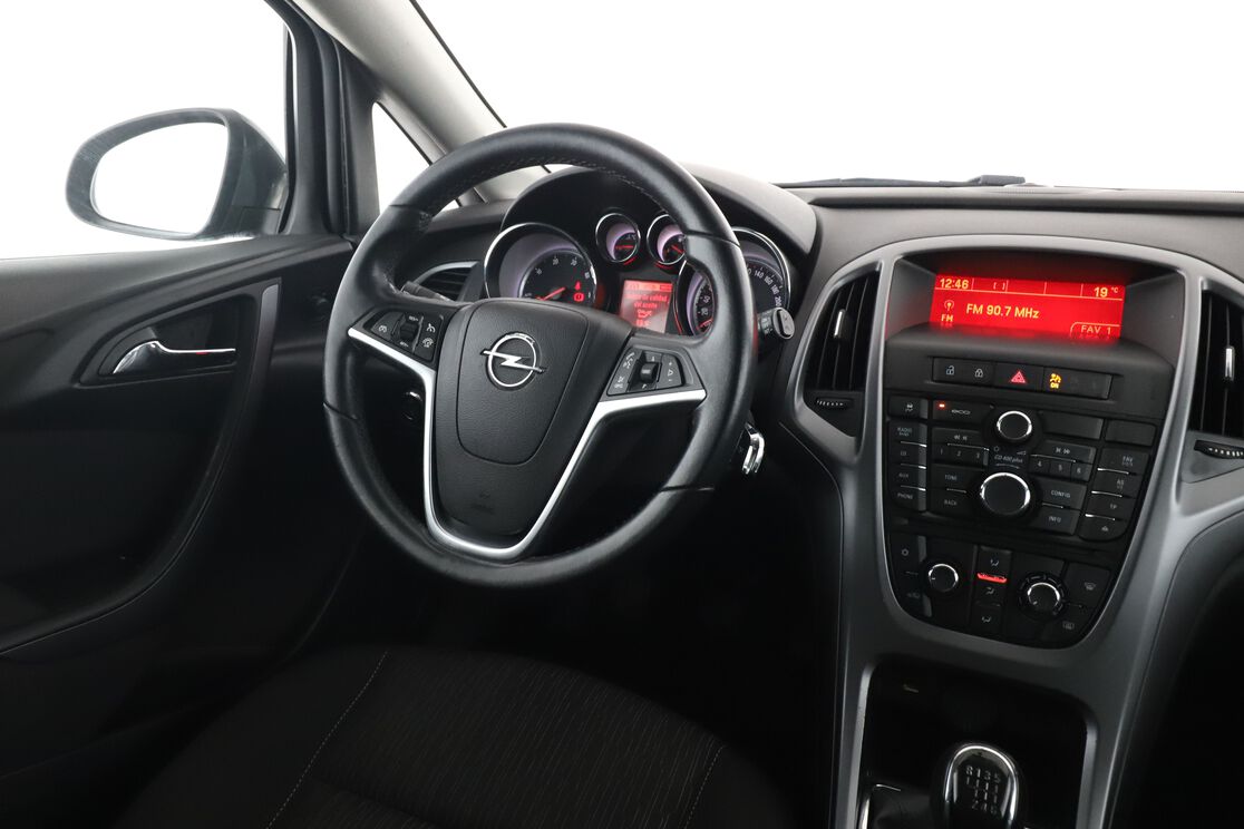 Interior lado del conductor desde el asiento trasero