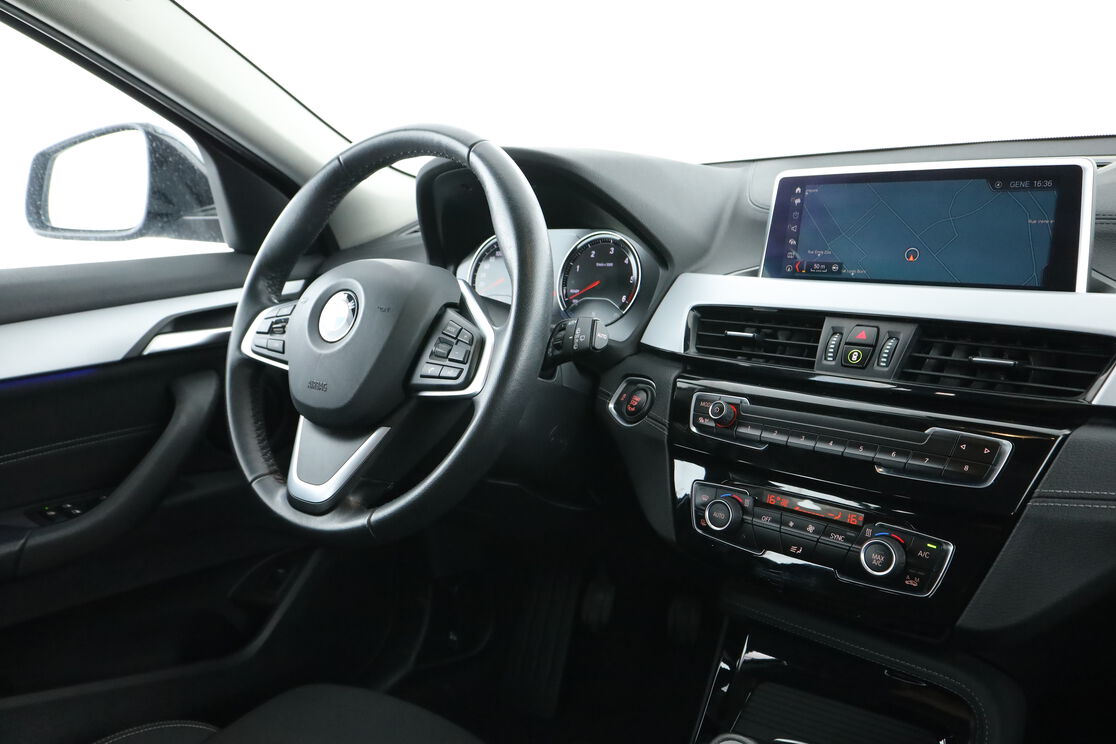 Intérieur côté conducteur depuis le siège arrière