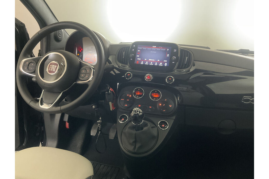 Interno lato guidatore, dal sedile posteriore