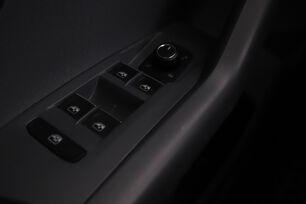 carDetails.imgAlt.interior.12