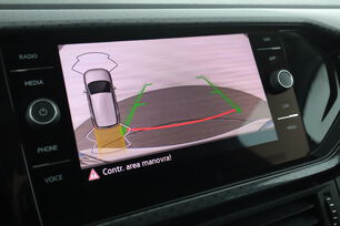 carDetails.imgAlt.interior.9