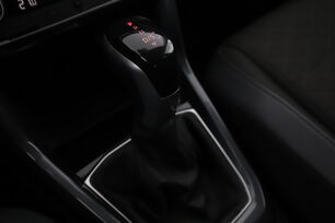 carDetails.imgAlt.interior.11