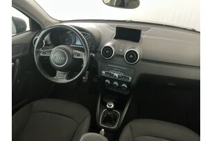 Interno lato guidatore, dal sedile posteriore