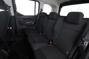 Interior asientos traseros lado del conductor