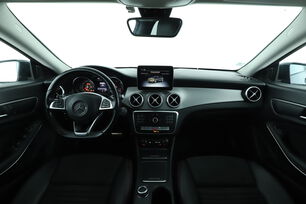 Intérieur avant de l'habitacle depuis le siège arrière