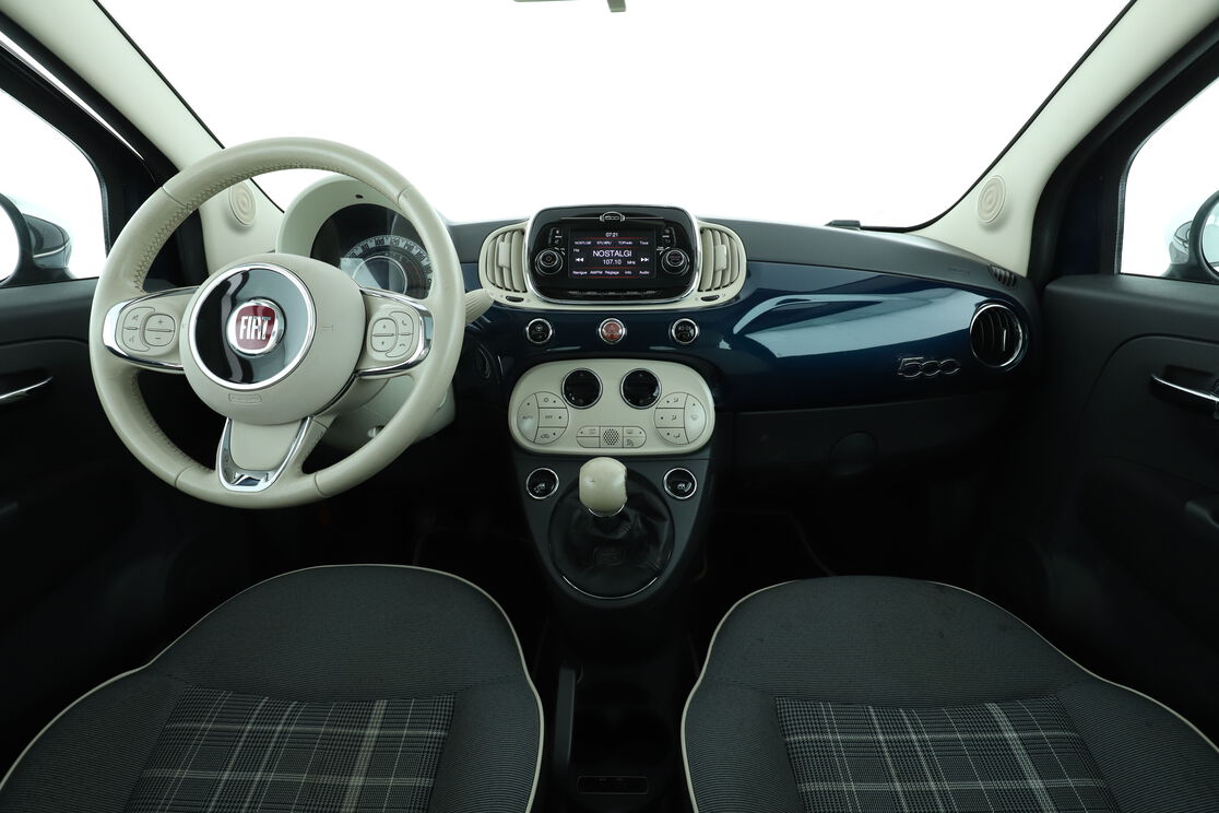 Intérieur avant de l'habitacle depuis le siège arrière