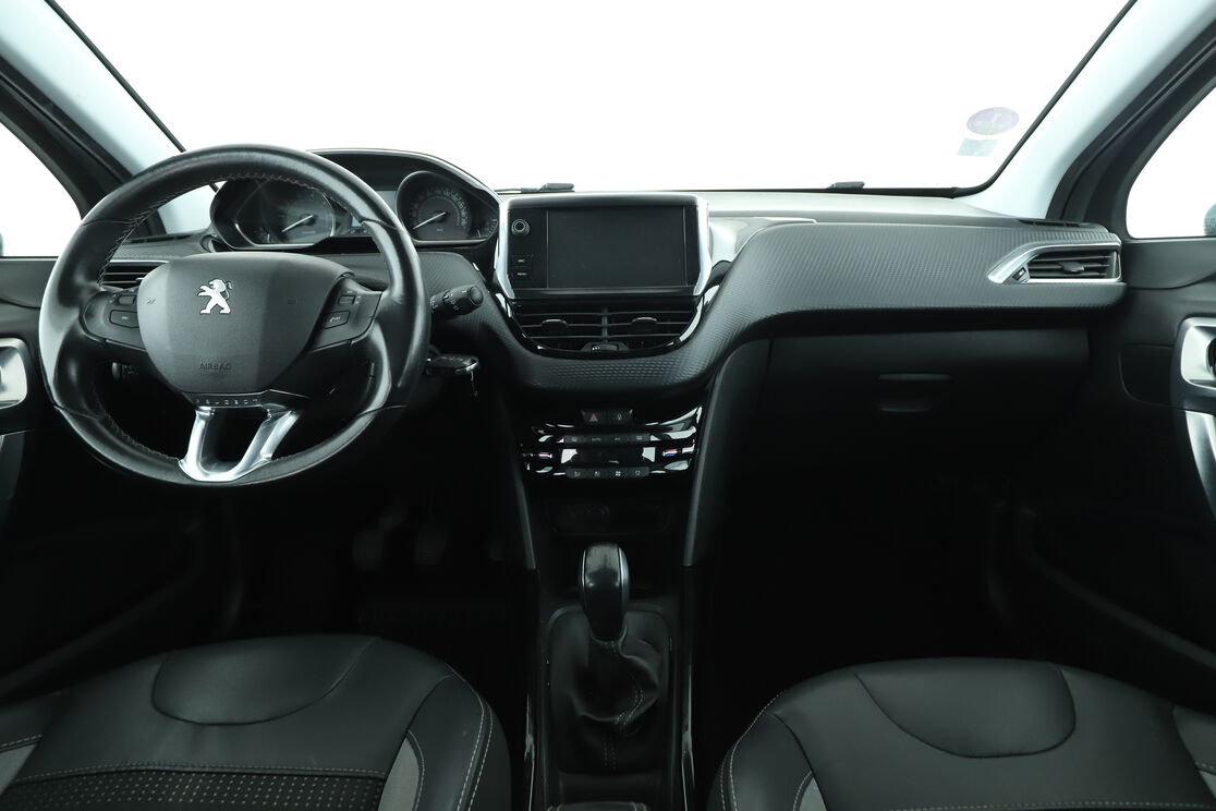 Intérieur avant de l'habitacle depuis le siège arrière