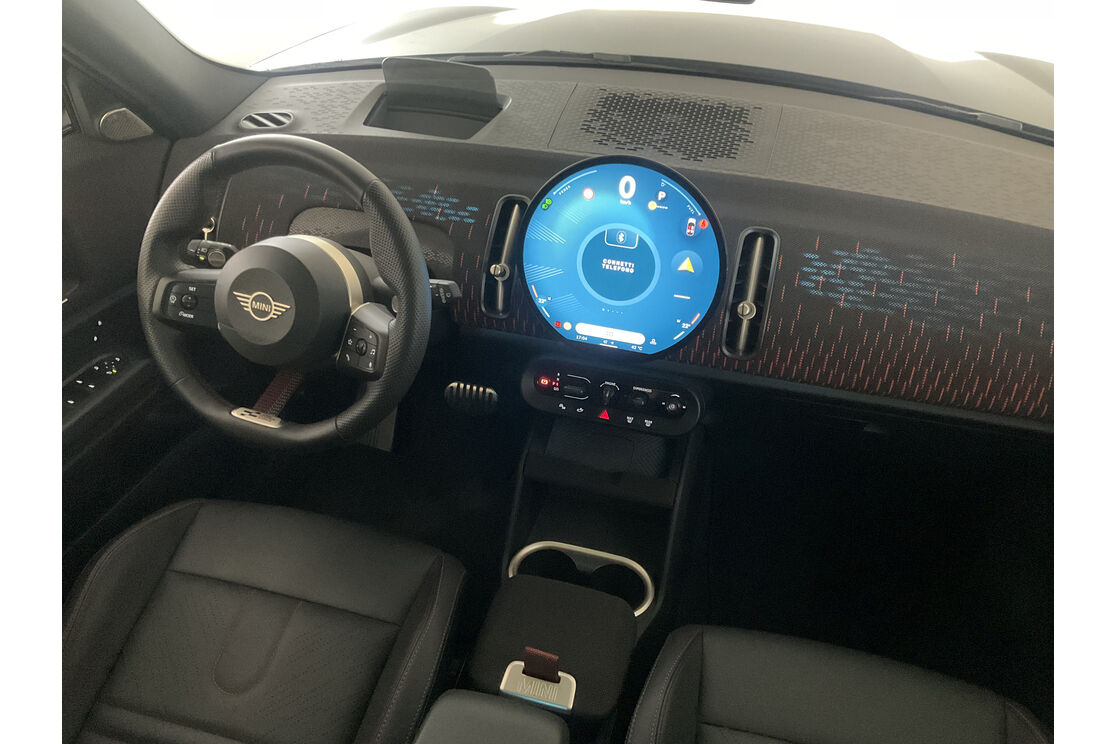 Interno lato guidatore, dal sedile posteriore