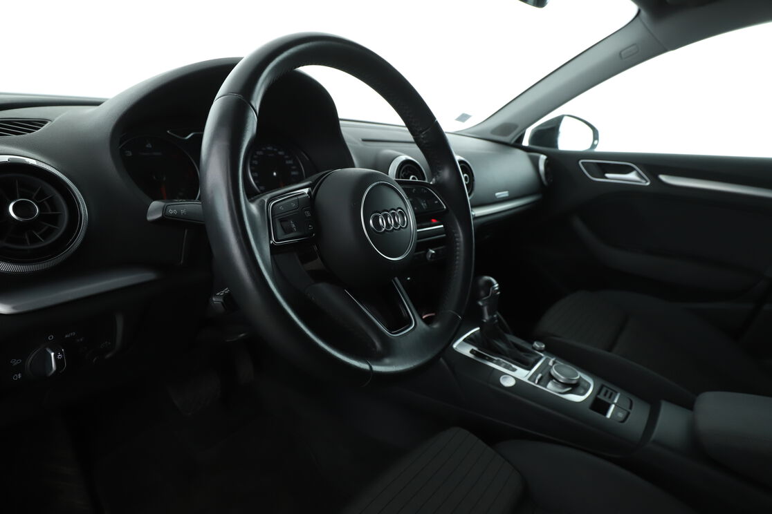 Intérieur côté conducteur 2