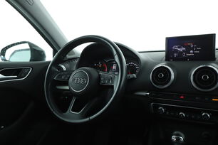 Intérieur côté conducteur depuis le siège arrière