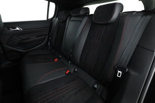 Intérieur sièges arrière depuis le côté conducteur
