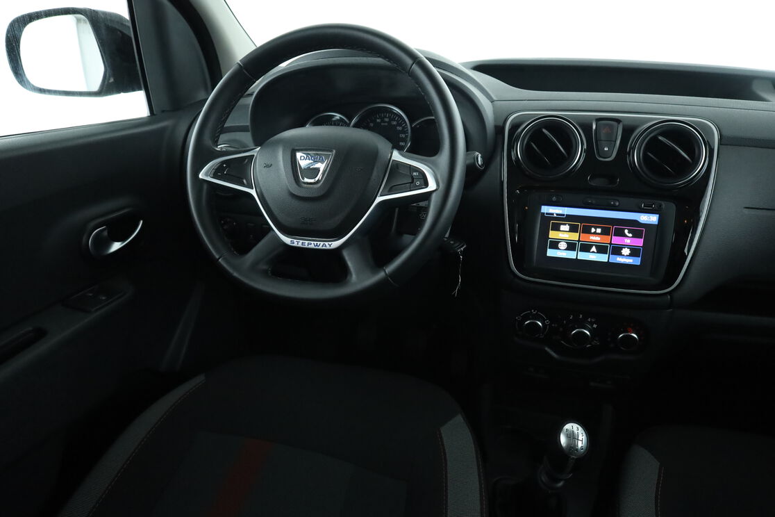 Intérieur côté conducteur depuis le siège arrière