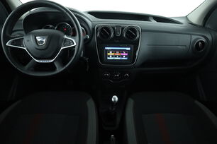 Intérieur avant de l'habitacle depuis le siège arrière