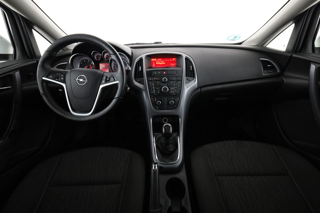 Interior frontal de la cabina desde el asiento trasero