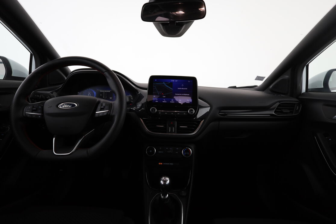 Intérieur avant de l'habitacle depuis le siège arrière