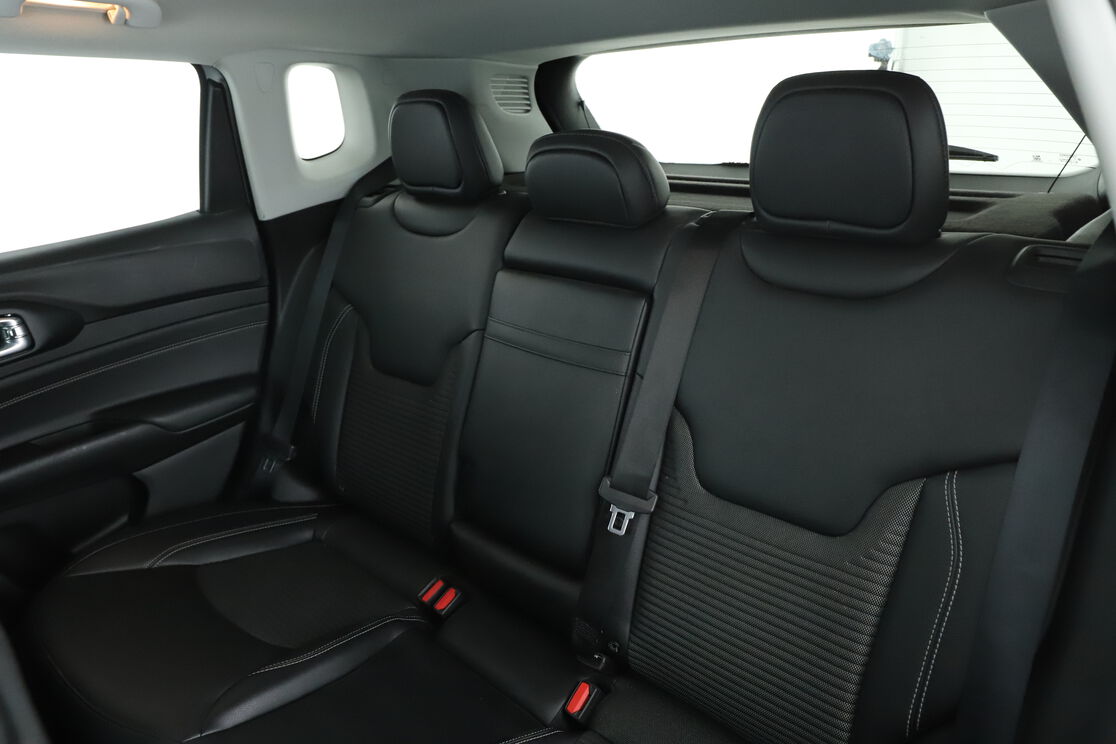 Intérieur sièges arrière depuis le côté conducteur