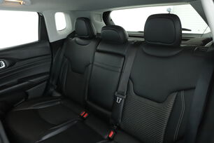 Intérieur sièges arrière depuis le côté conducteur
