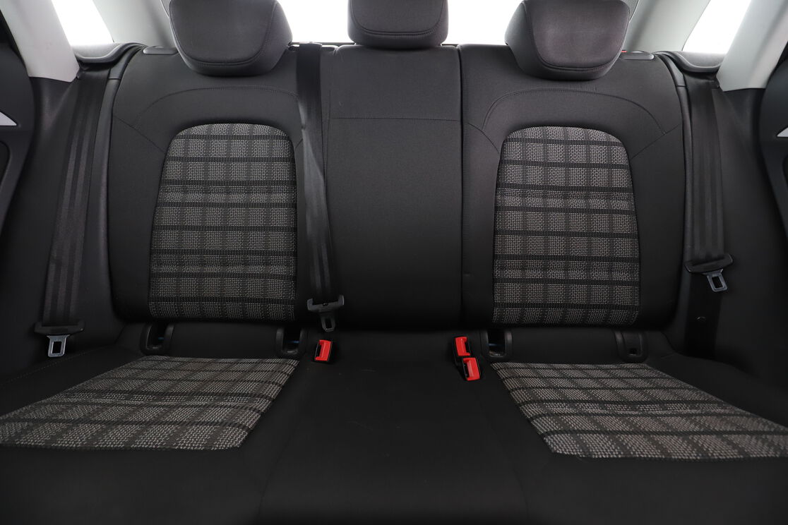 Intérieur sièges arrière depuis le côté conducteur