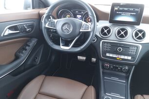 Innenraum der Fahrerseite vom Rücksitz