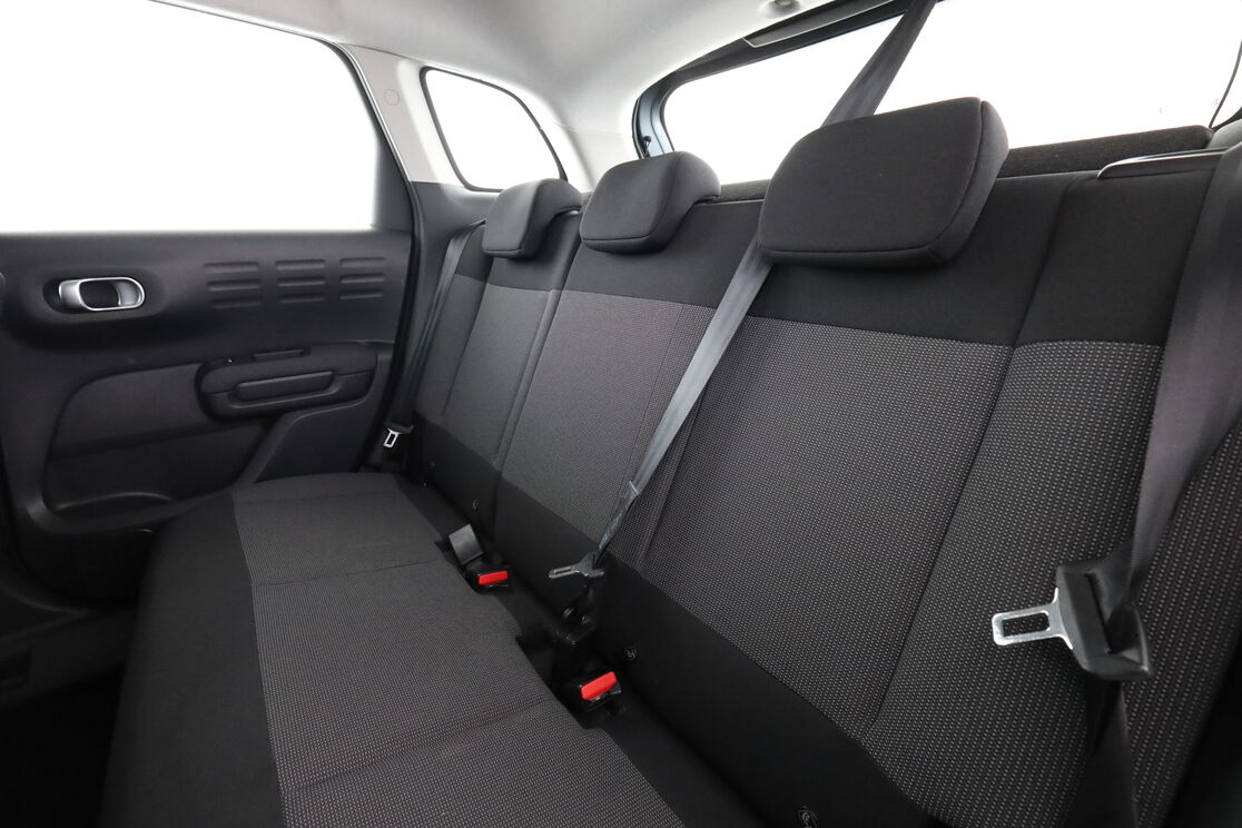 Intérieur sièges arrière depuis le côté conducteur