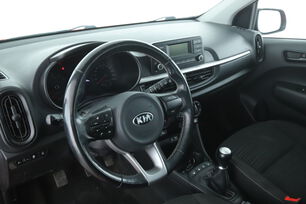 Innenraum auf der Fahrerseite 2